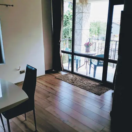 Aleksandar House بيت للعطل *