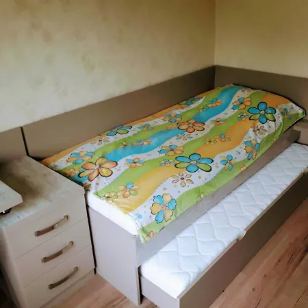 Aleksandar House بيت للعطل