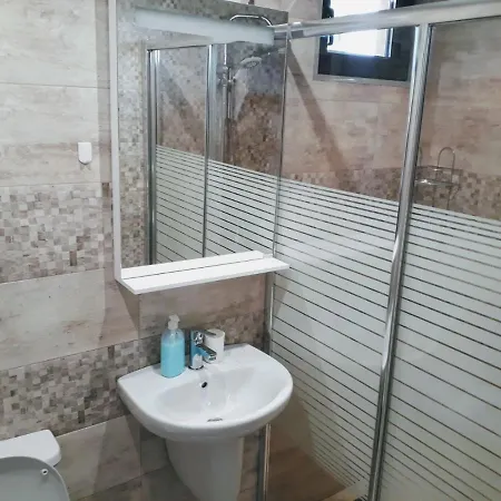 Aleksandar House بيت للعطل *